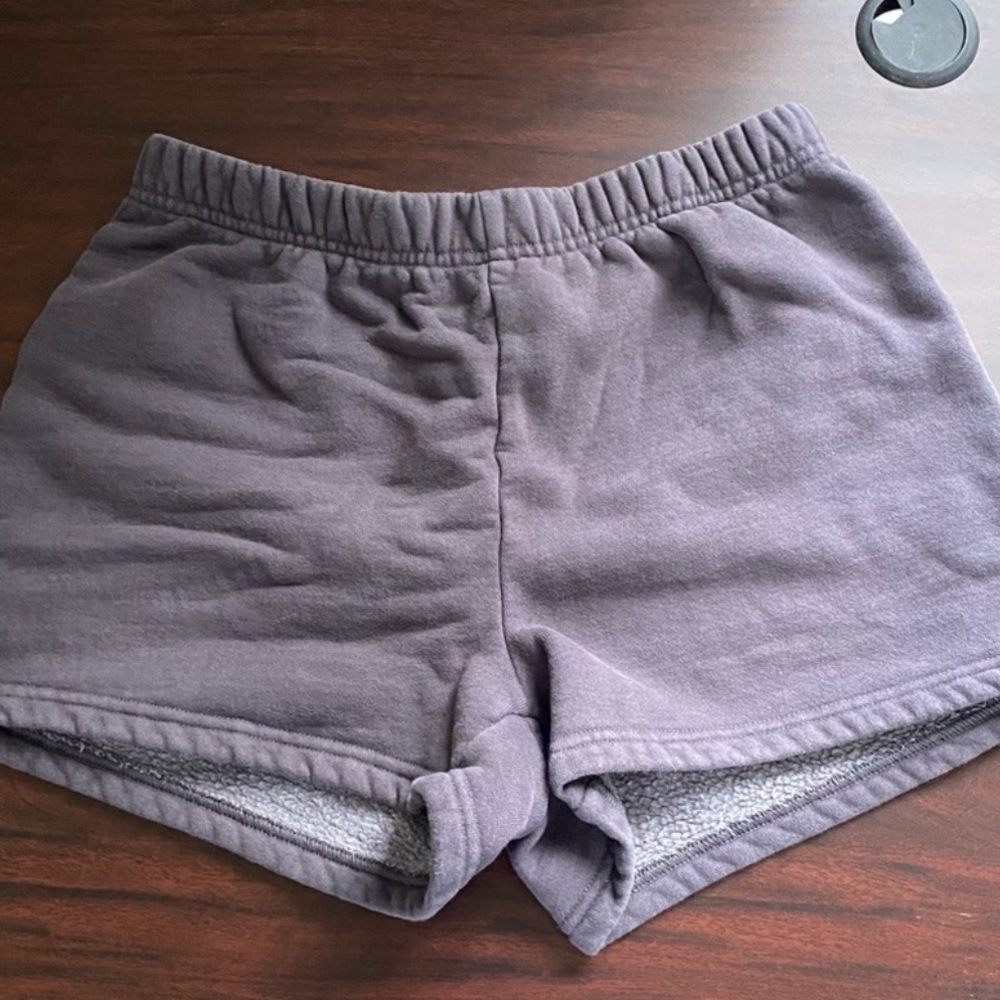 Aritzia TNA Highrise 3” sweatshorts